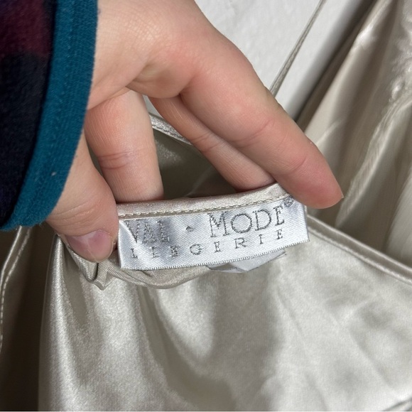 Vintage Val Mode Lingerie Shimmery Gold Night Gown Slip Dress - Picture 10 of 11